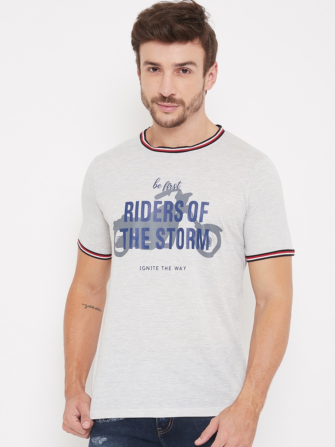 

Bishop Cotton Men Grey & Blue Printed Round Neck Cotton T-shirt