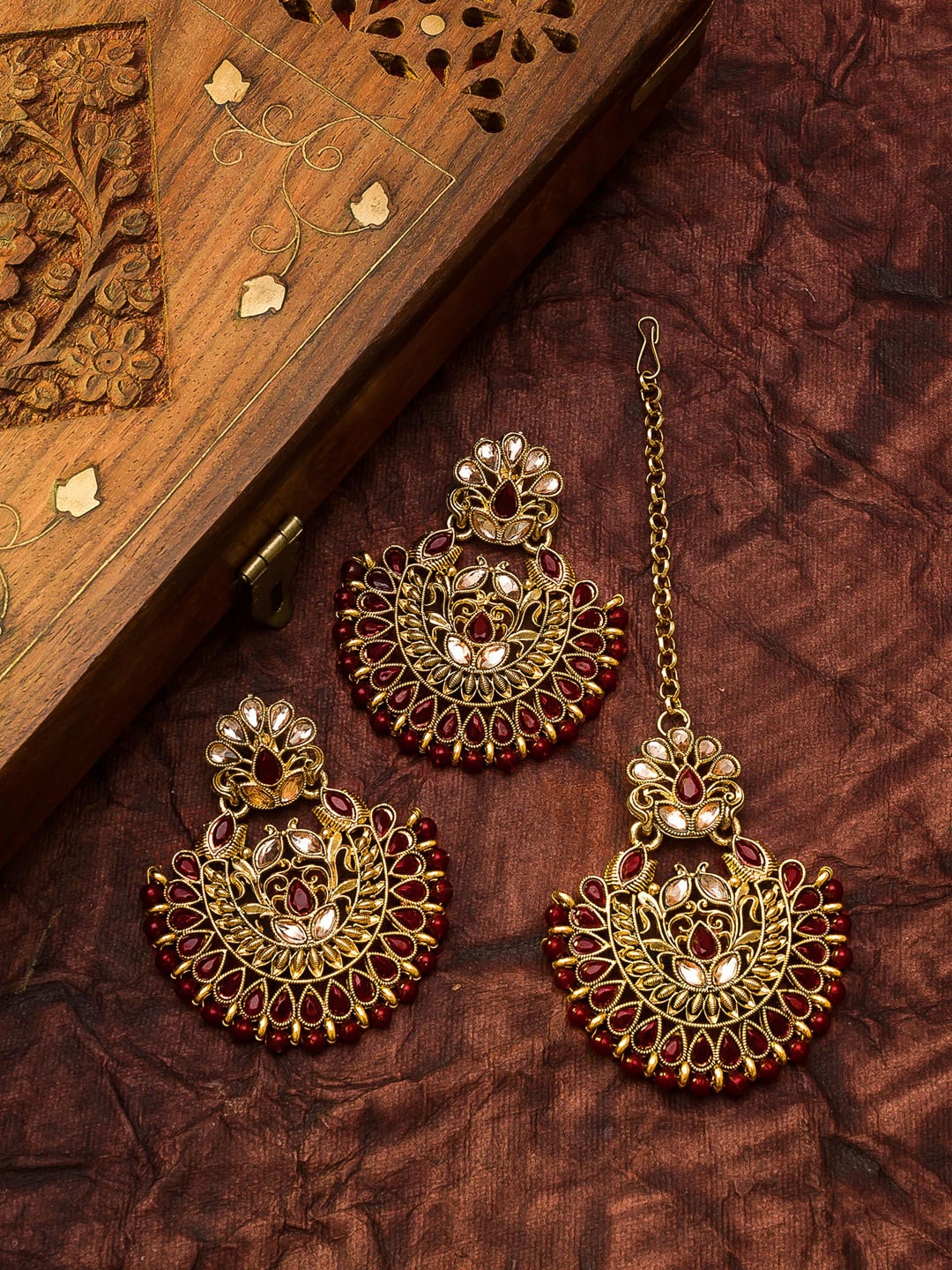 aadita Maroon Gold-Plated Kundan Studded Maang Tika & Earrings Set