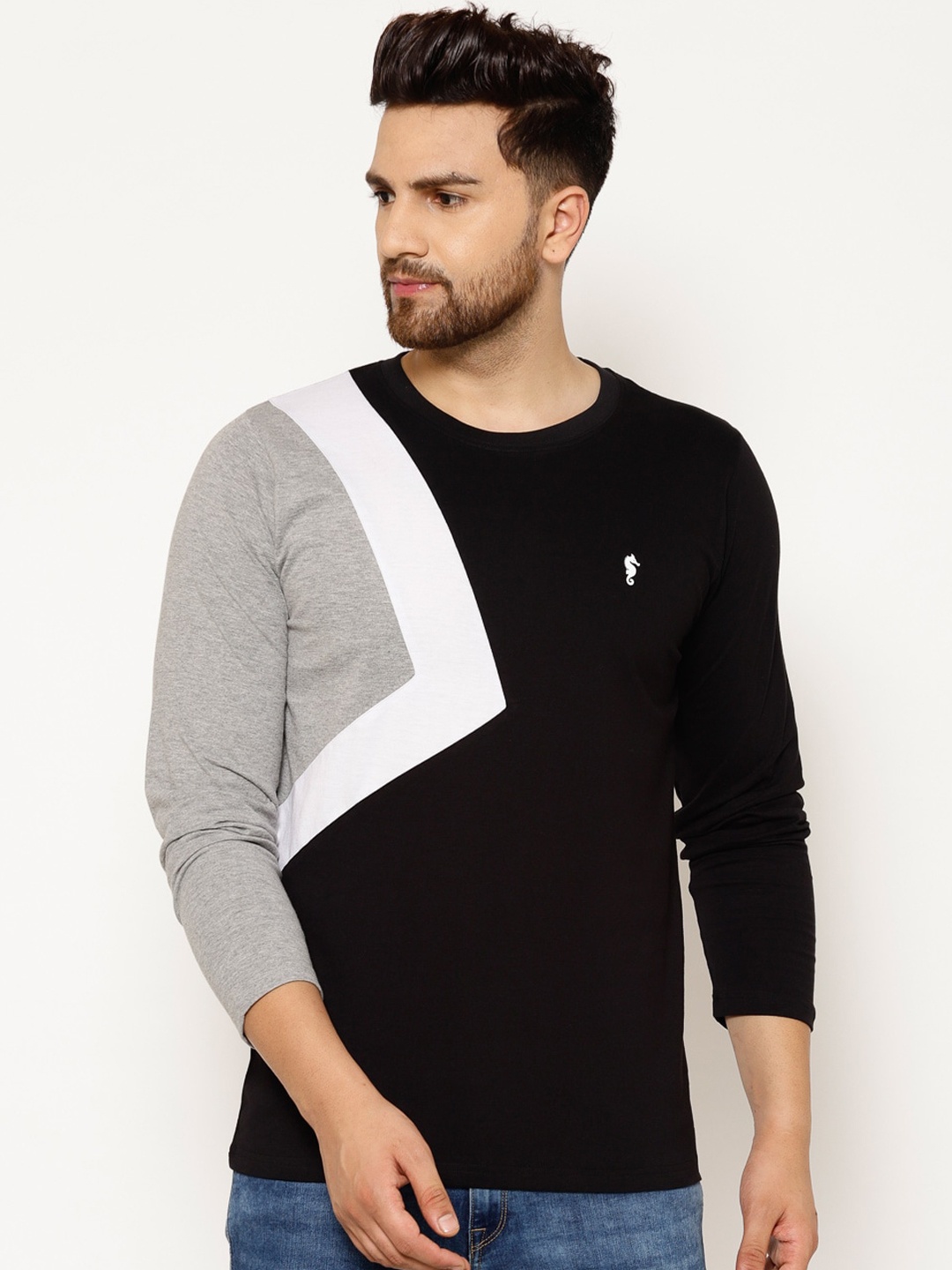 

EPPE Men Grey & Black Colourblocked Round Neck T-shirt