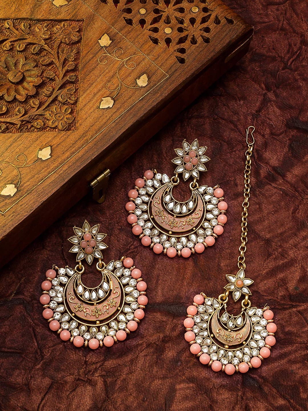 

aadita Peach Gold-Plated Kundan Studded Maang Tika & Earrings Set