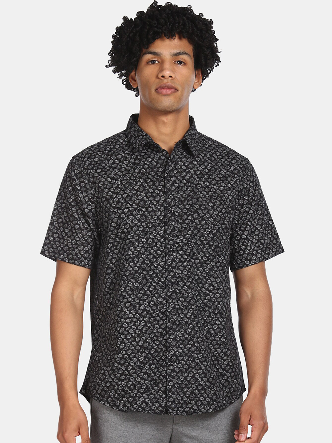 

Ruggers Men Black Regular Fit Printed Casual Shirt