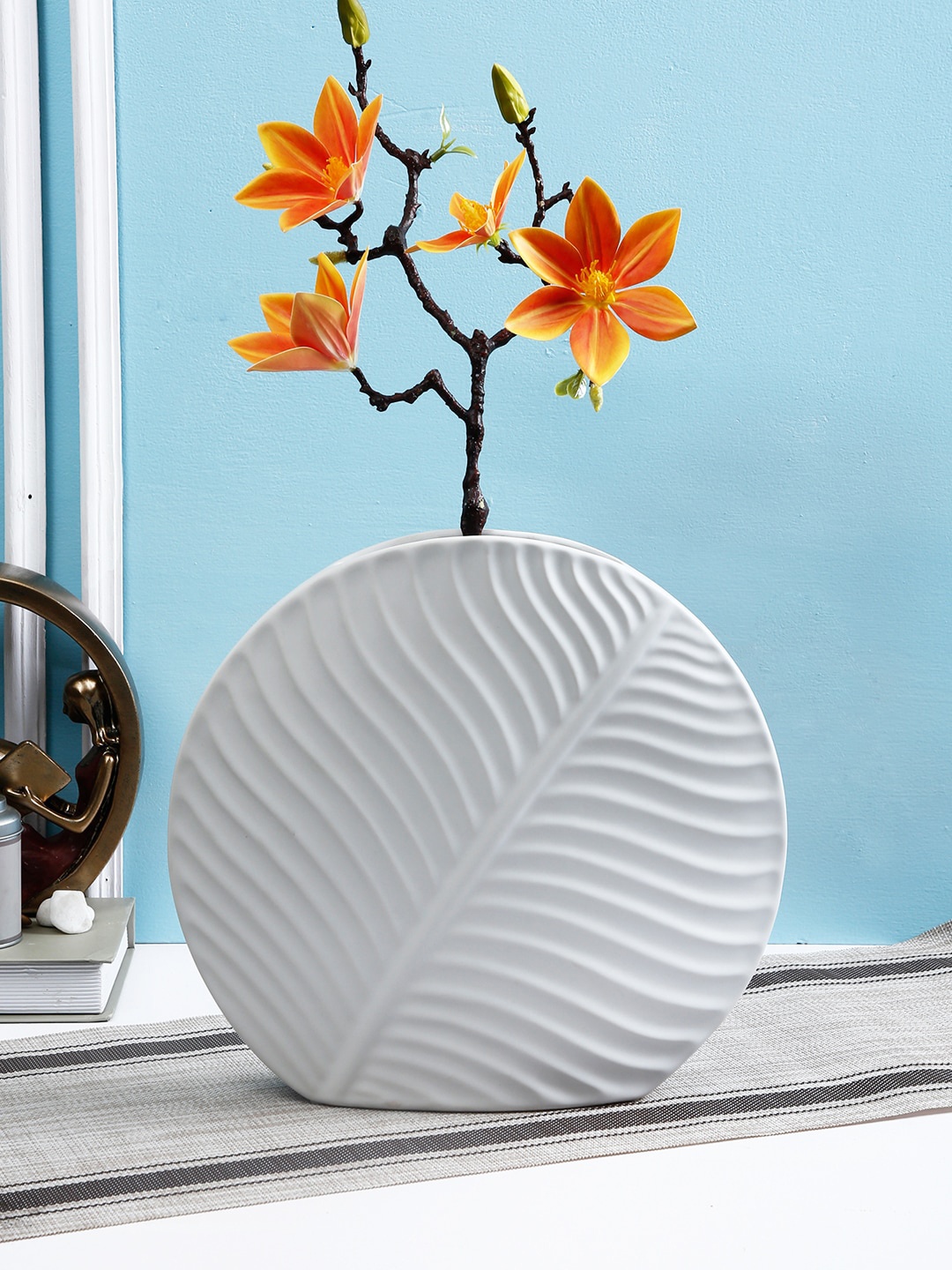 

TAYHAA White Textured Leaf Shape Ceramic Flower Vase
