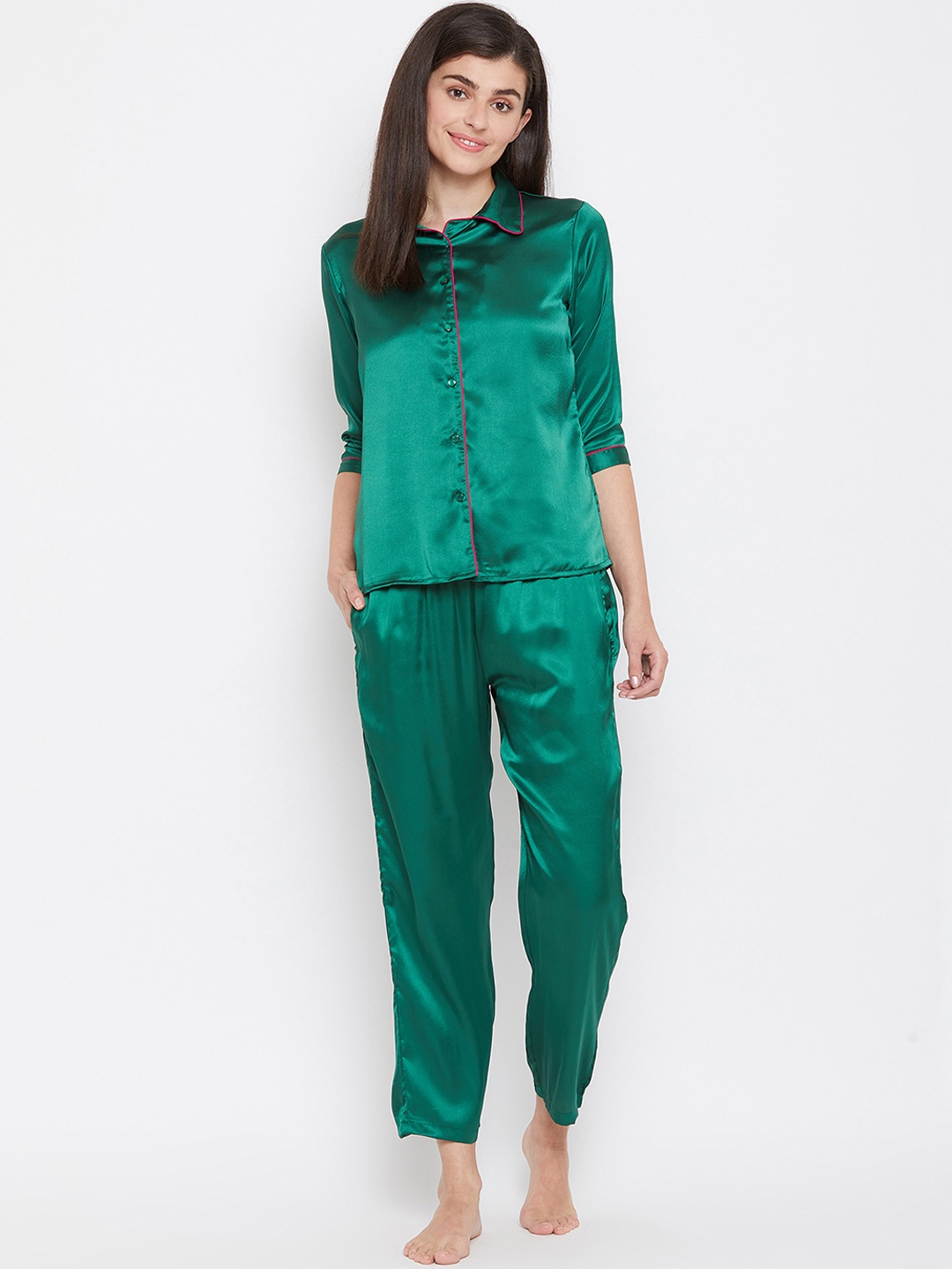 

Clovia Women Green Solid Night Suit NS0597P17
