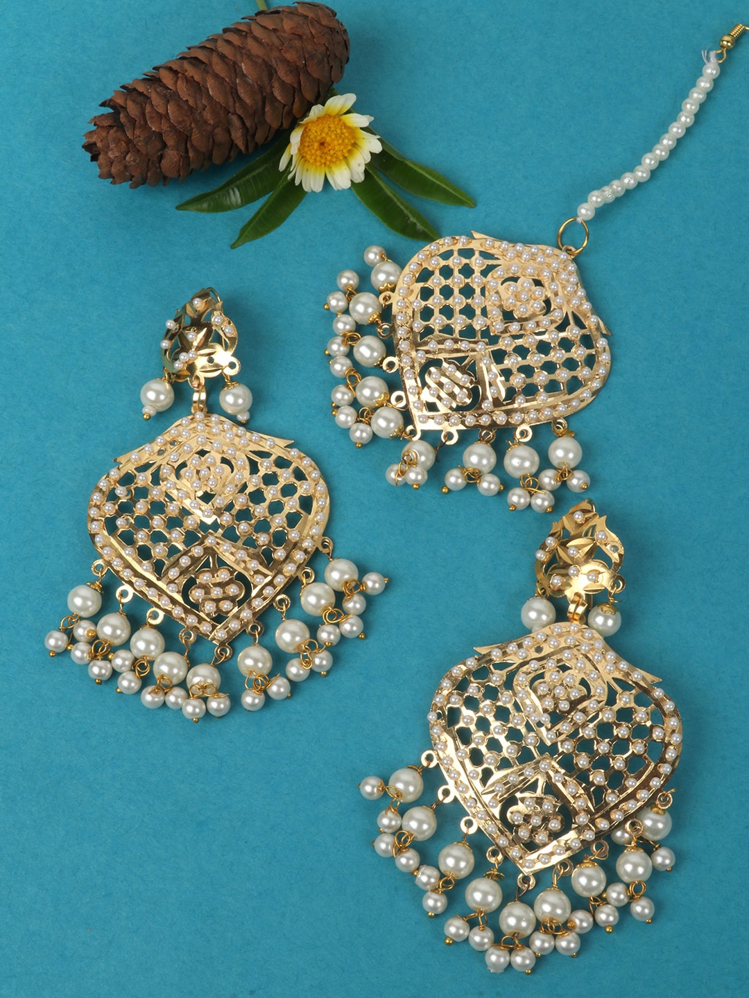 

JEWELS GEHNA Gold-Plated White Pearl Beaded Jadau Jewellery Set