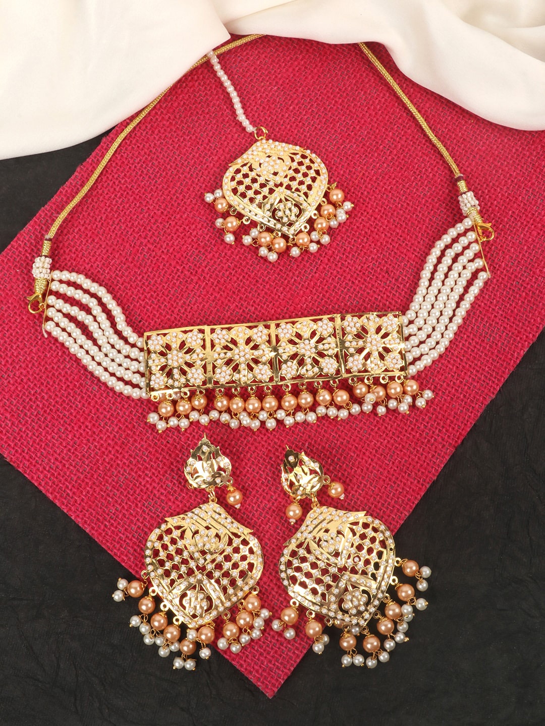 

JEWELS GEHNA Gold-Plated White & Peach-Coloured Pearl Beaded Jewellery Set
