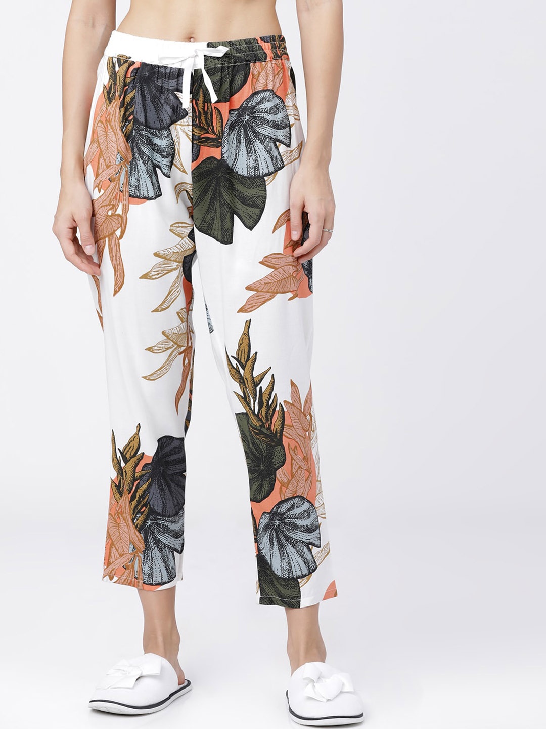

Tokyo Talkies Women Beige & White Printed Cropped Lounge Pants
