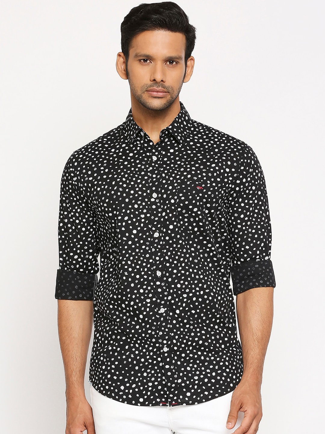 

Mufti Men Black & Off-White Slim Fit Printed Casual Cotton Shirt
