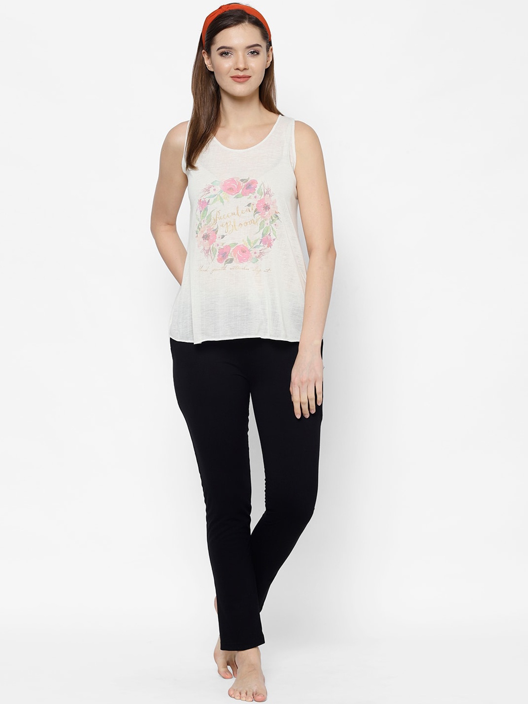 

VIMAL JONNEY Women Cream-Coloured & Black Printed T-shirt and Pyjama