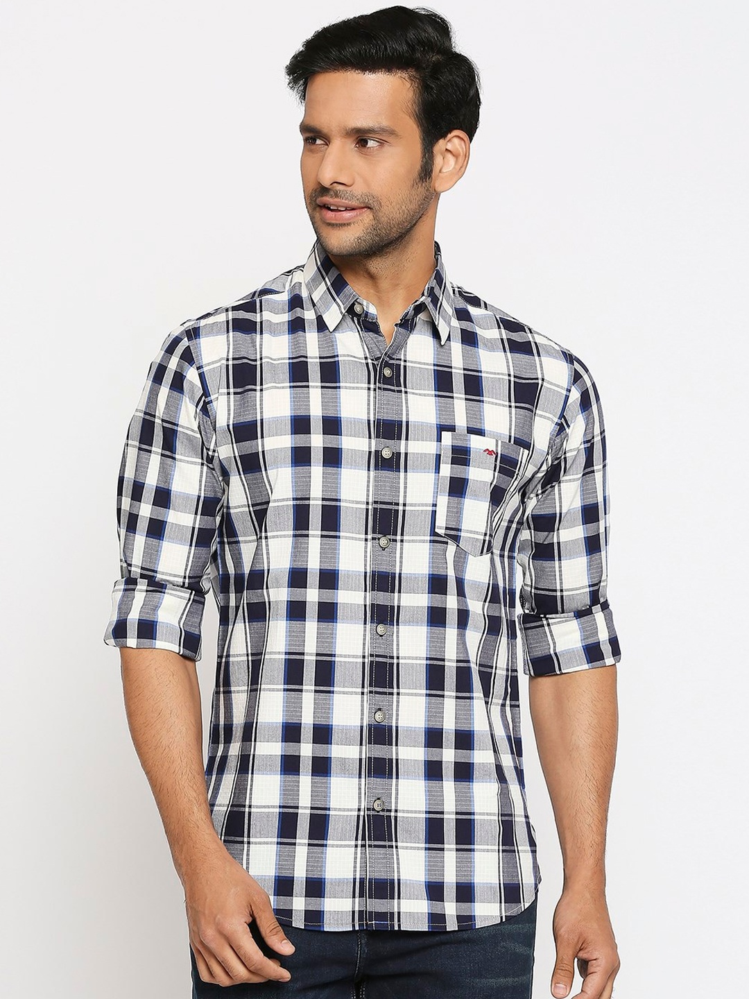

Mufti Men White & Navy Blue Slim Fit Checked Casual Shirt