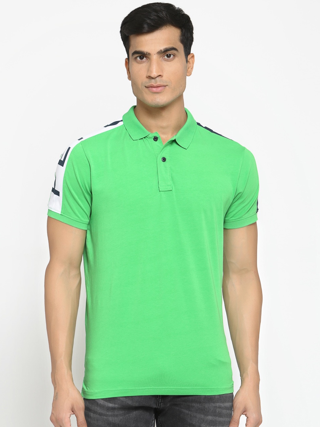 

Pepe Jeans Men Green Solid Polo Collar T-shirt