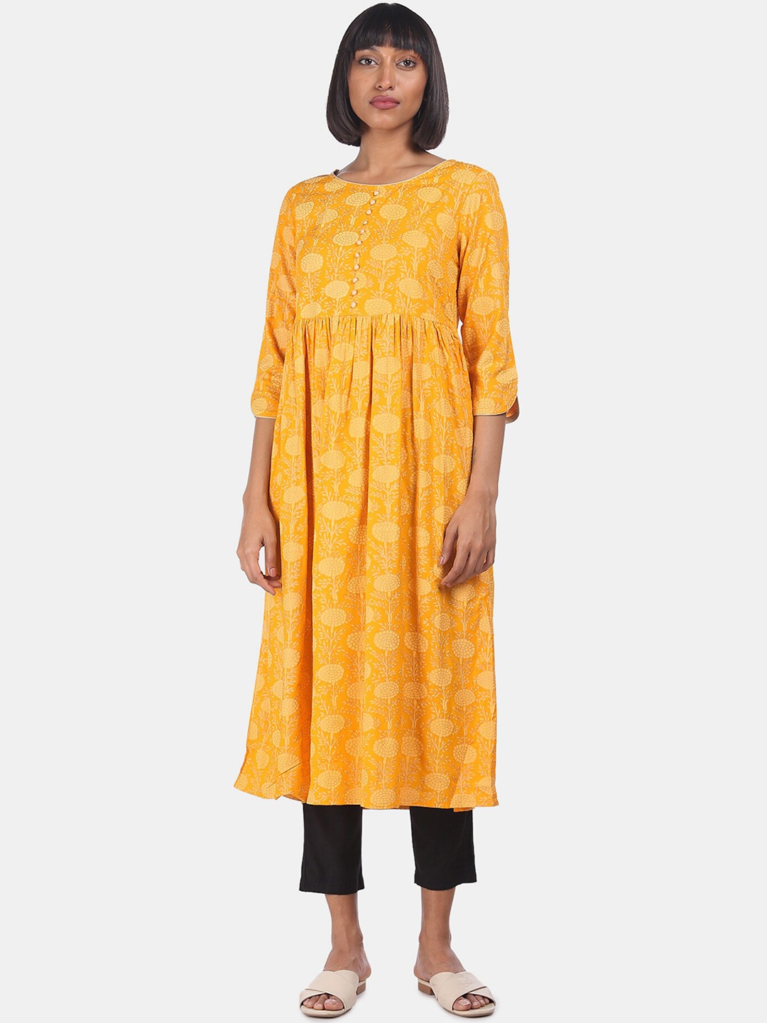 

Anahi Women Yellow & Off White Floral Printed Anarkali Kurta