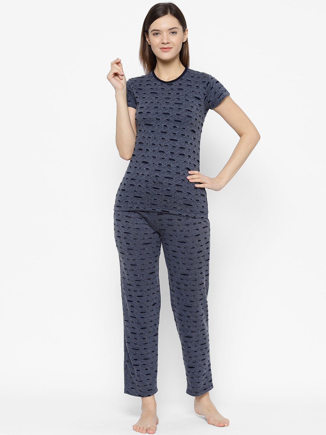 

VIMAL JONNEY Women Blue & Black Printed Night suit