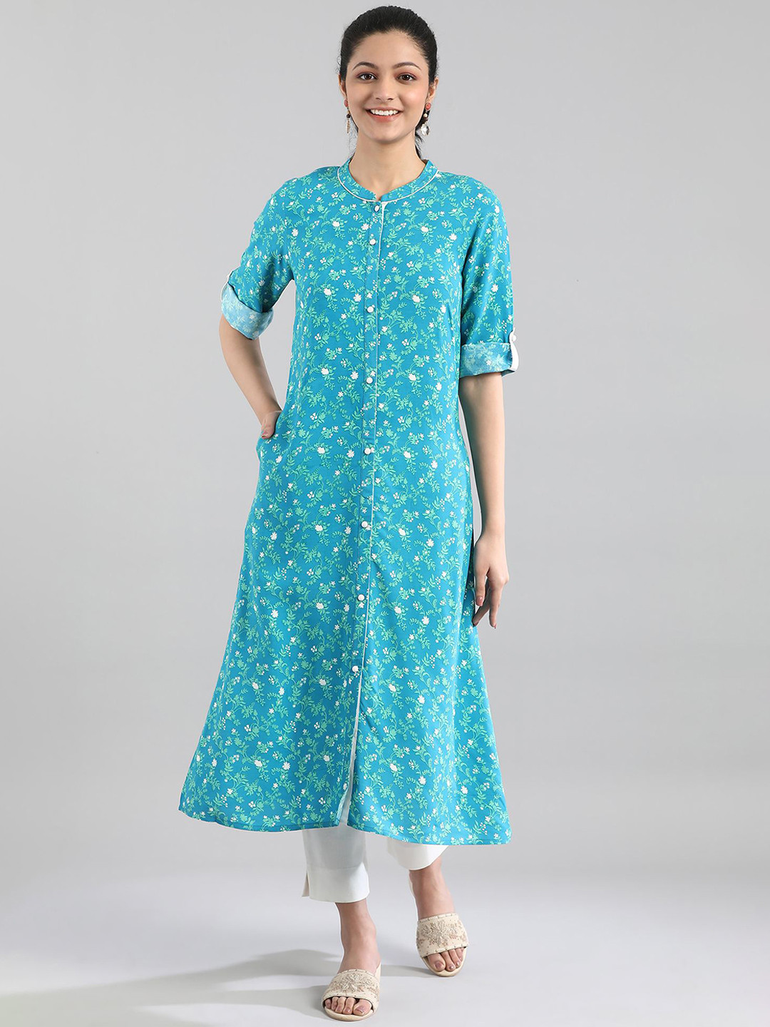 

AURELIA Women Blue Floral Printed Floral Kurta