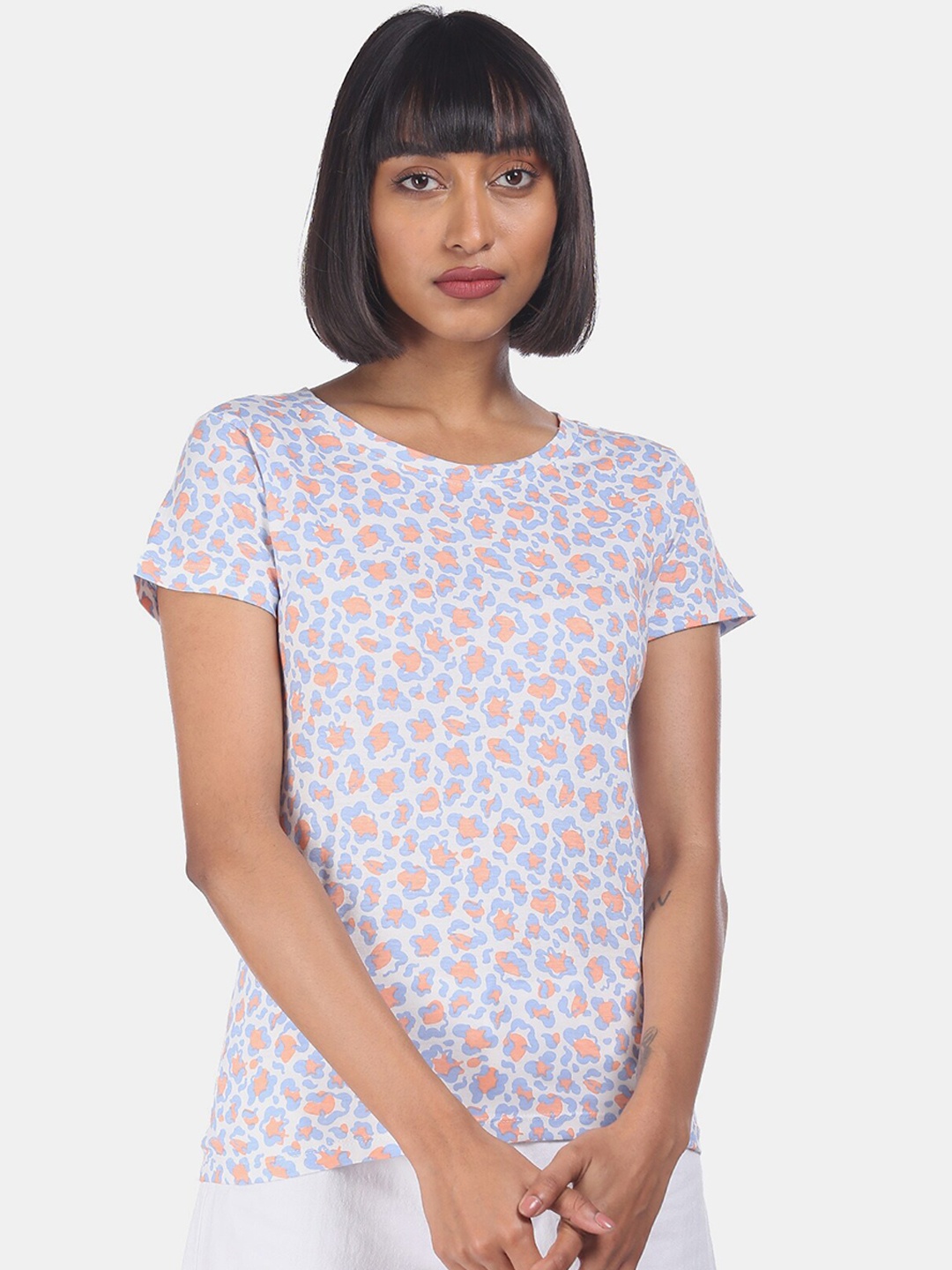 

Sugr Women Blue Printed V-Neck T-shirt