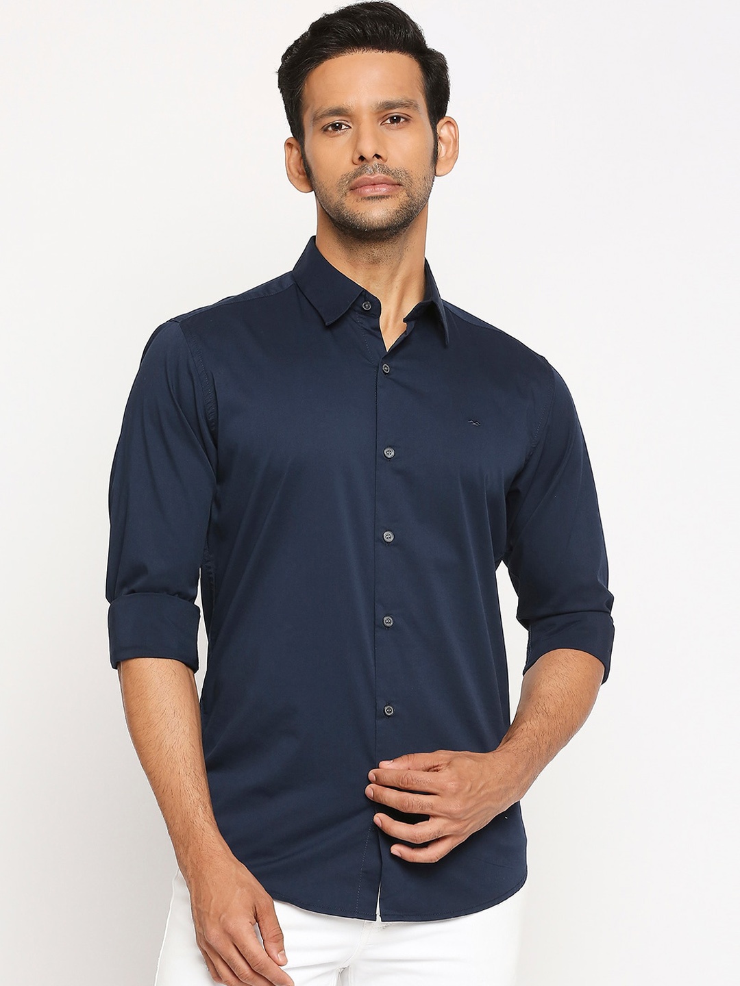 

Mufti Men Navy Blue Slim Fit Solid Casual Shirt
