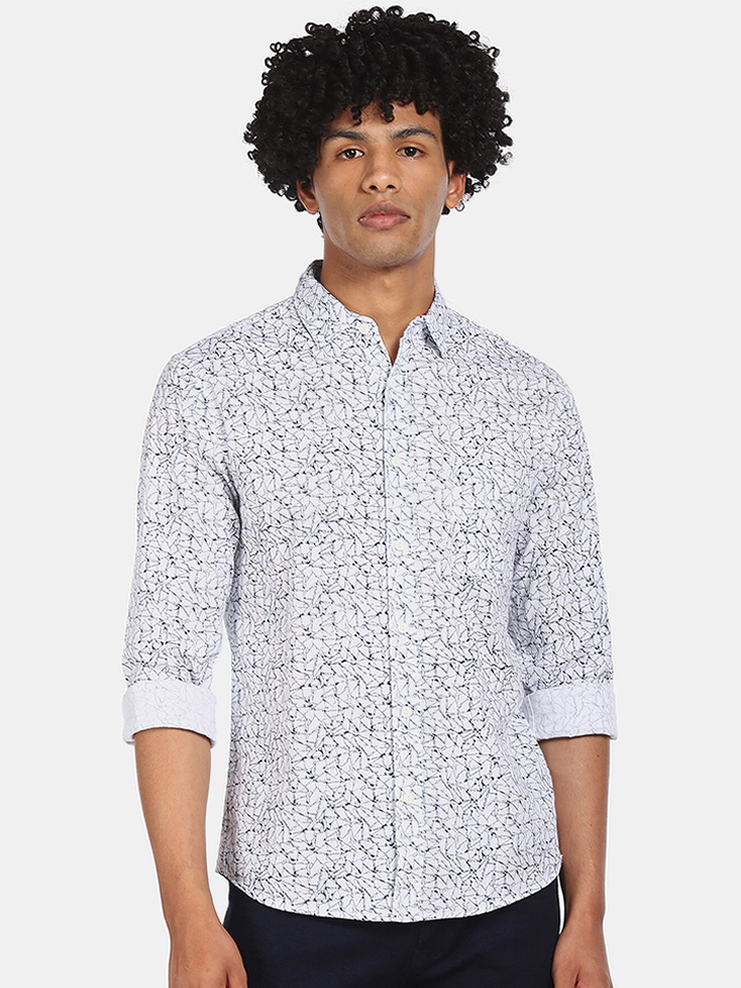

Cherokee Men White & Navy Blue Regular Fit Printed Cotton Casual Shirt