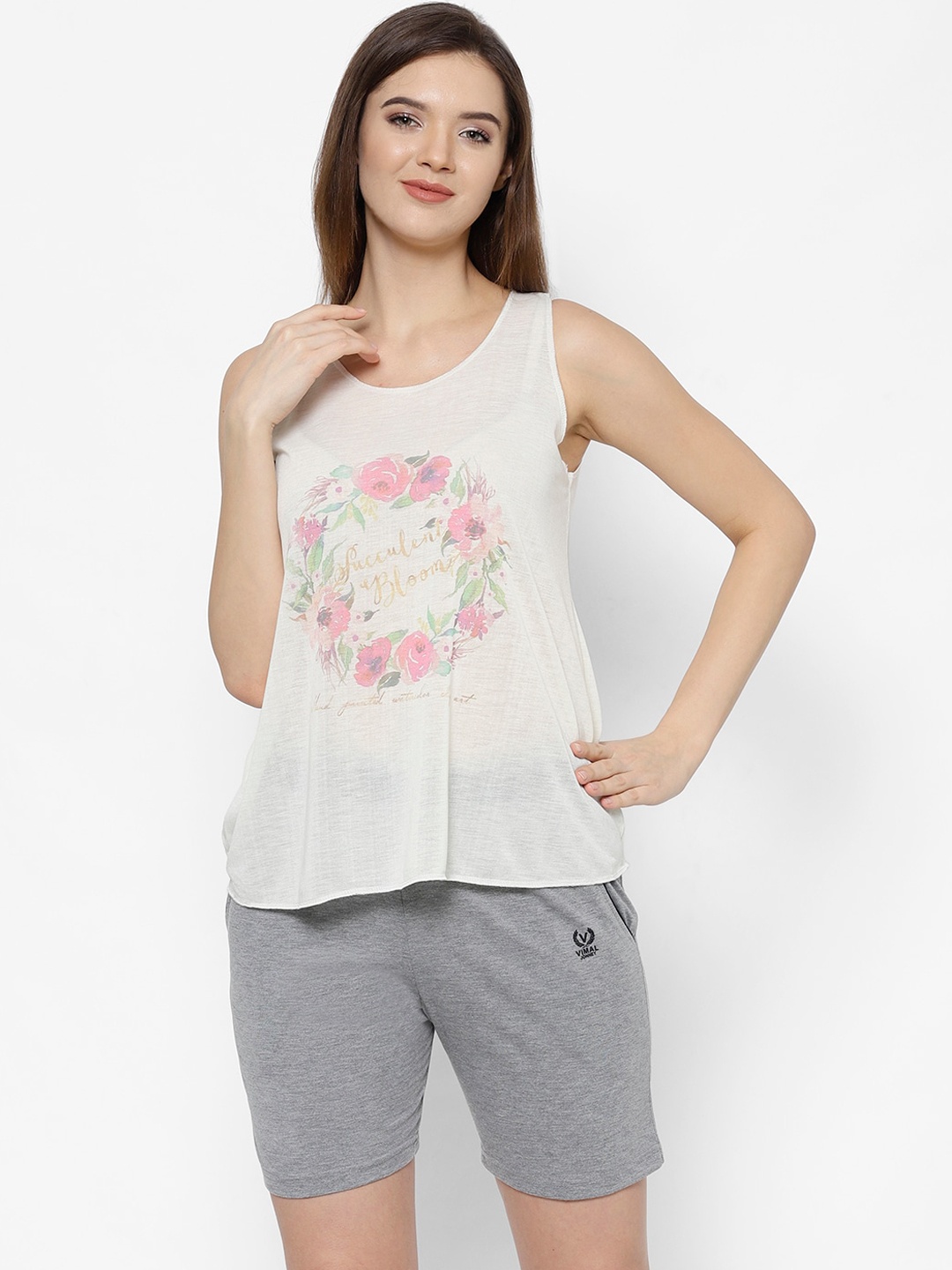 

VIMAL JONNEY Women Cream-Coloured & Grey PrintedT-shirt and Shorts