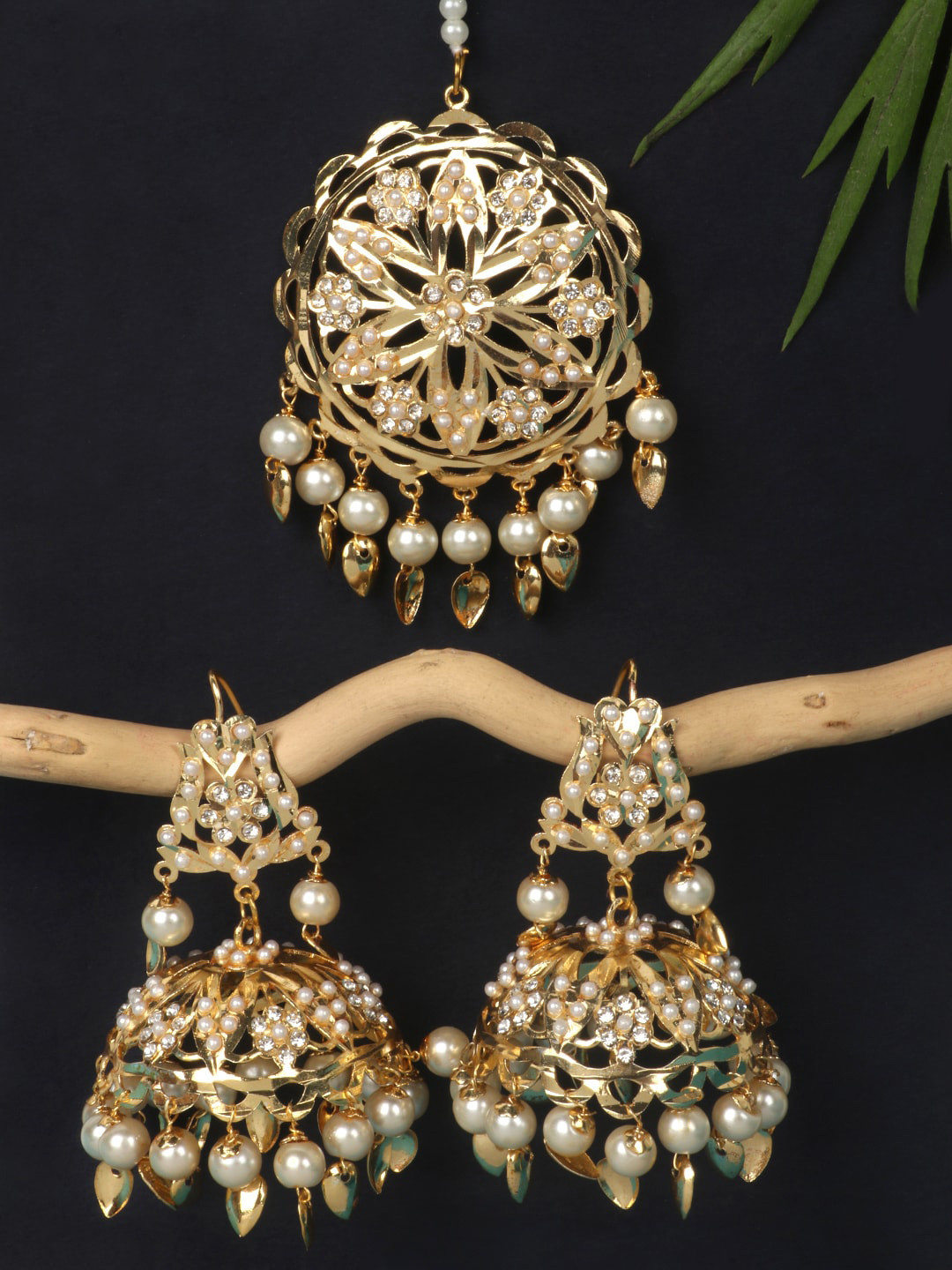

JEWELS GEHNA Gold-Plated White Pearl Beaded & Stone-Studded Jewellery Set