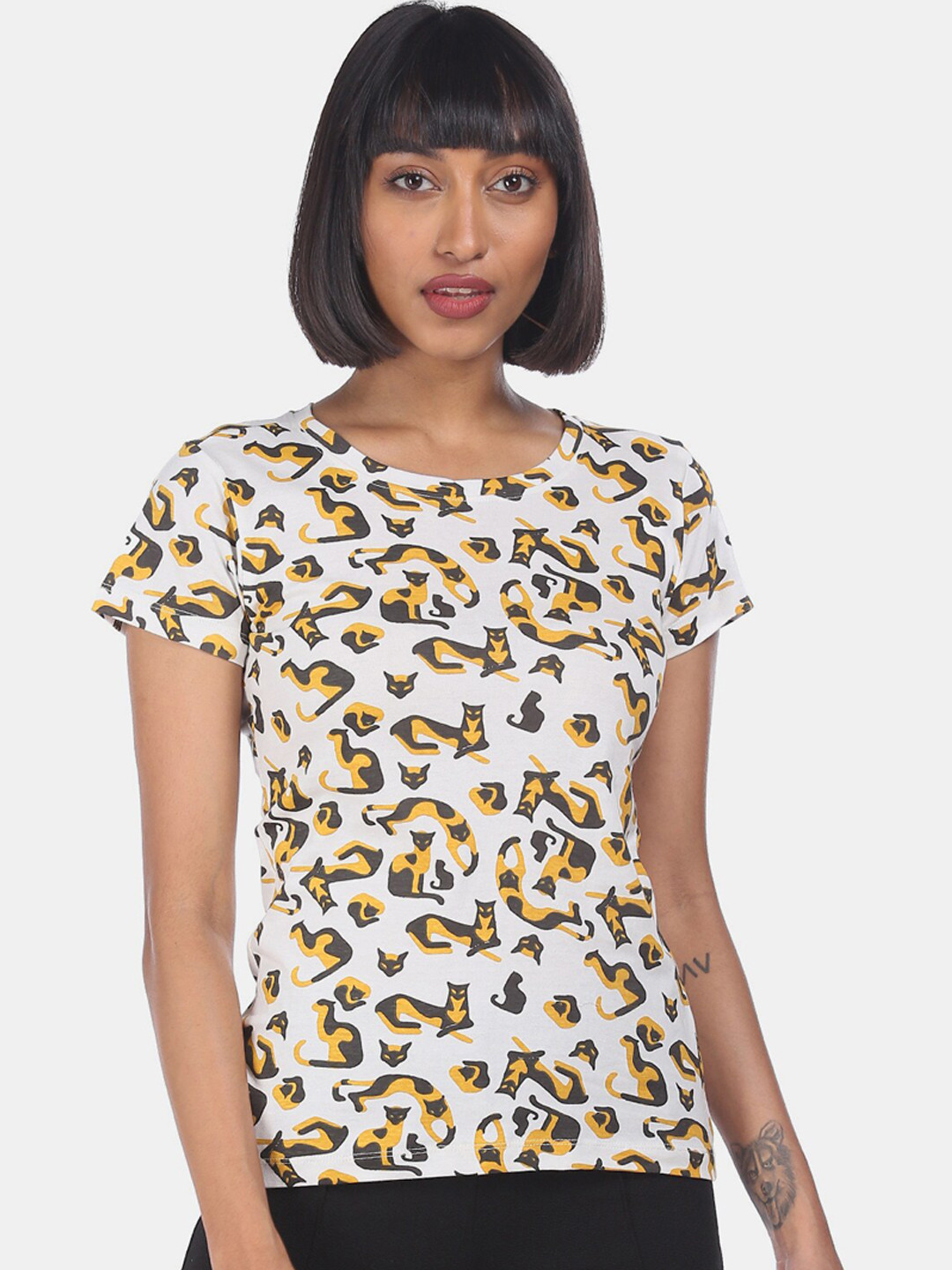 

Sugr Women White & Yellow Printed Round Neck Cotton T-shirt