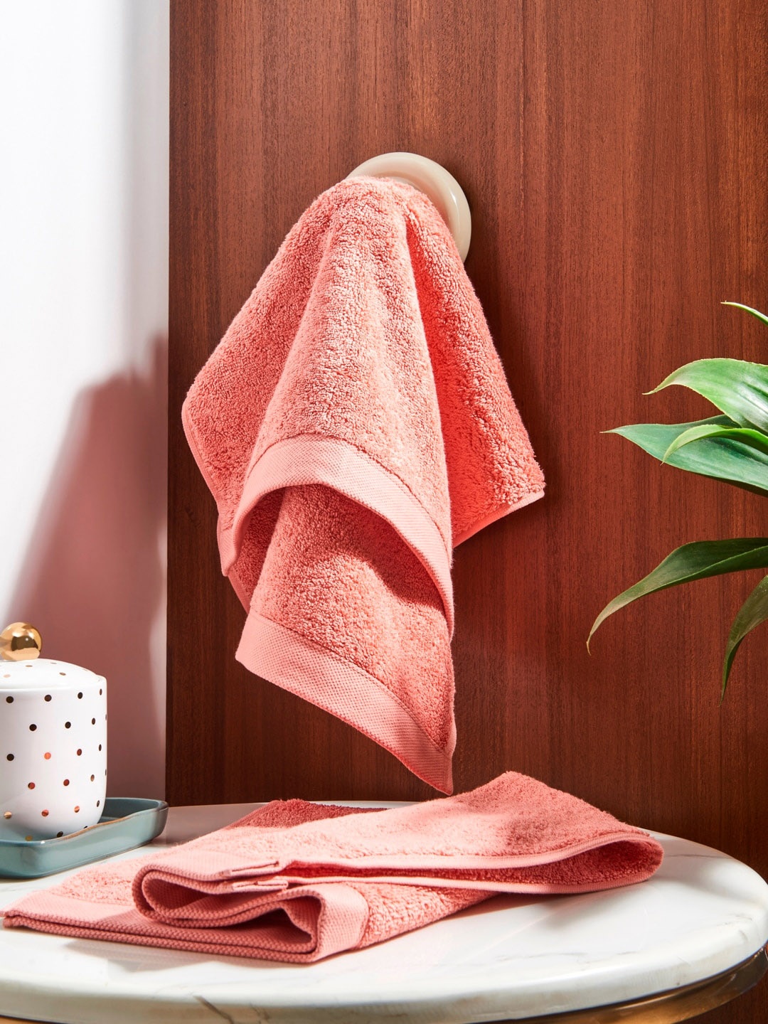 

DDecor Unisex Set of 2 Coral Orange Solid 600 GSM Cotton Hand Towels