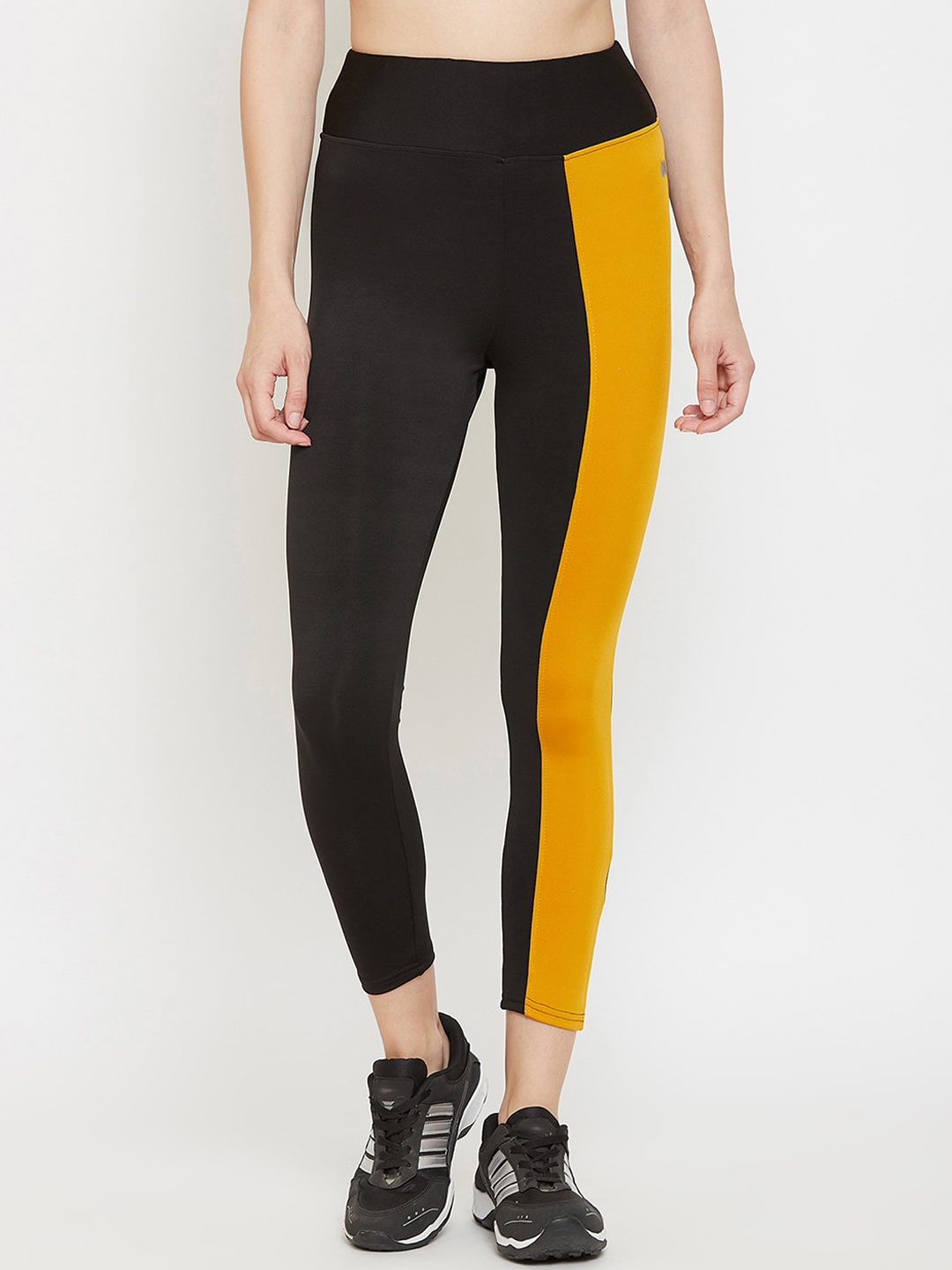

Clovia Women Snug Fit Colourblocked Active Tights, Black