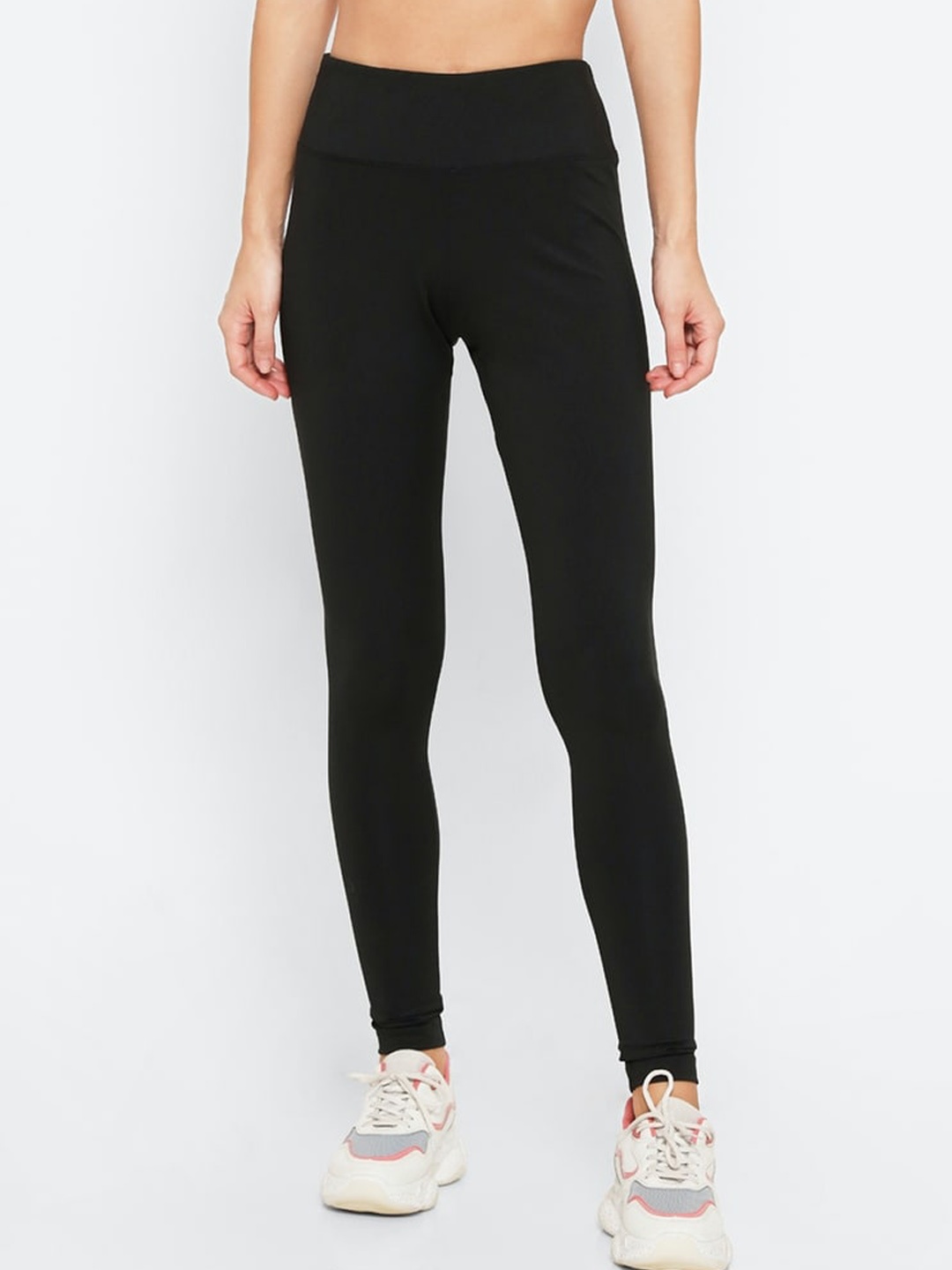 

FOREVER 21 Women Black Solid Ankle-Length Leggings
