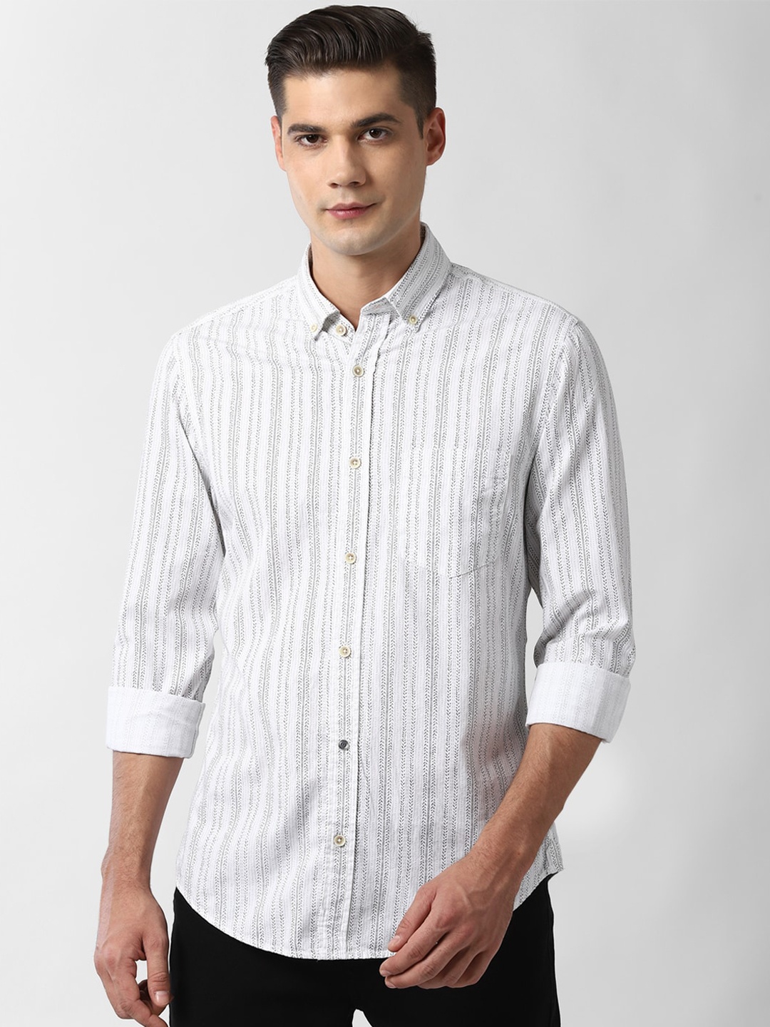 

Peter England Casuals Men White Slim Fit Striped Casual Shirt