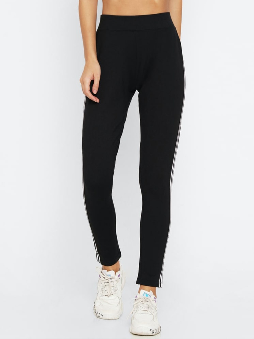 

FOREVER 21 Women Black Solid Ankle-Length Leggings