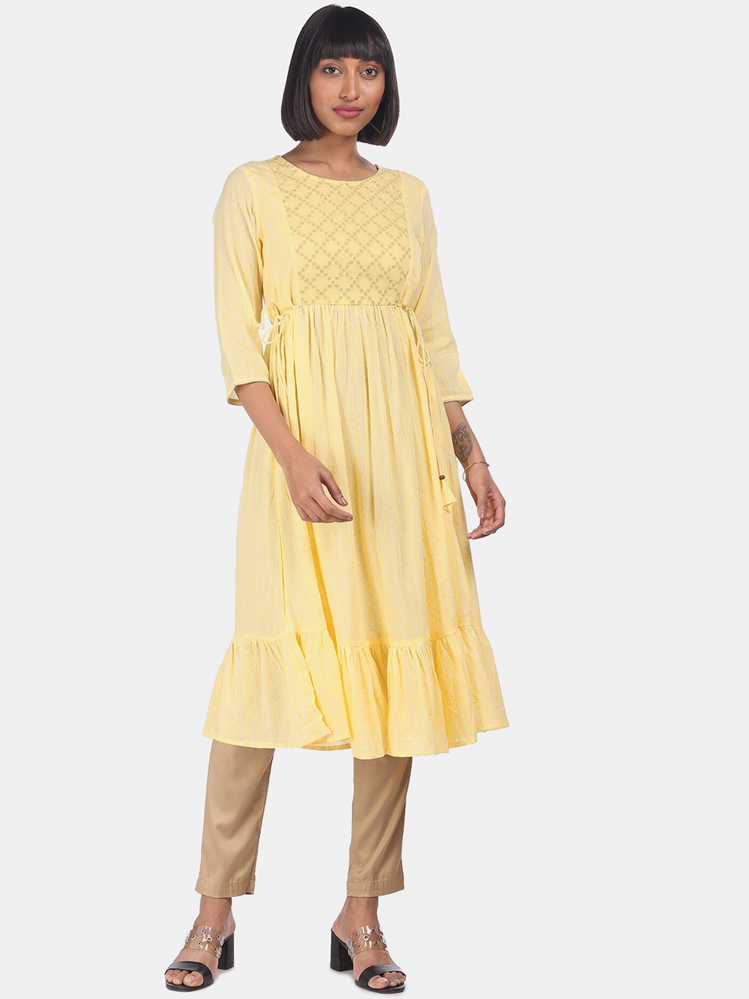 

Anahi Women Yellow & White Geometric Printed Pure Cotton Anarkali Kurta