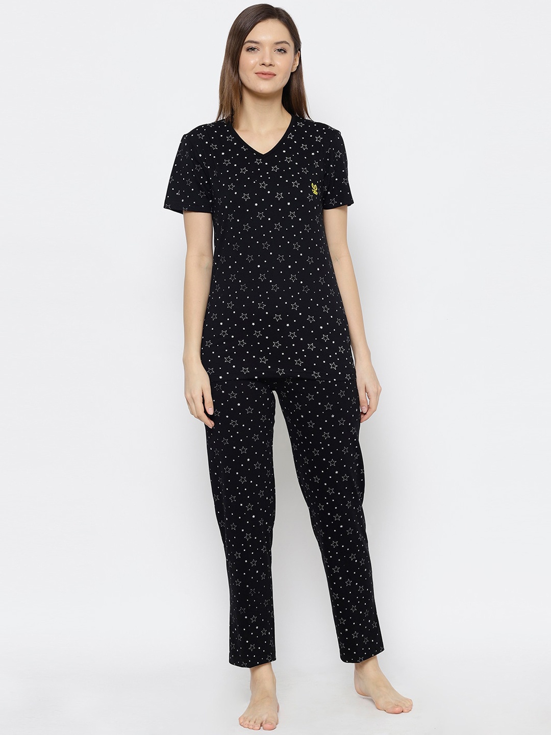 

VIMAL JONNEY Women Black & White Printed Night suit