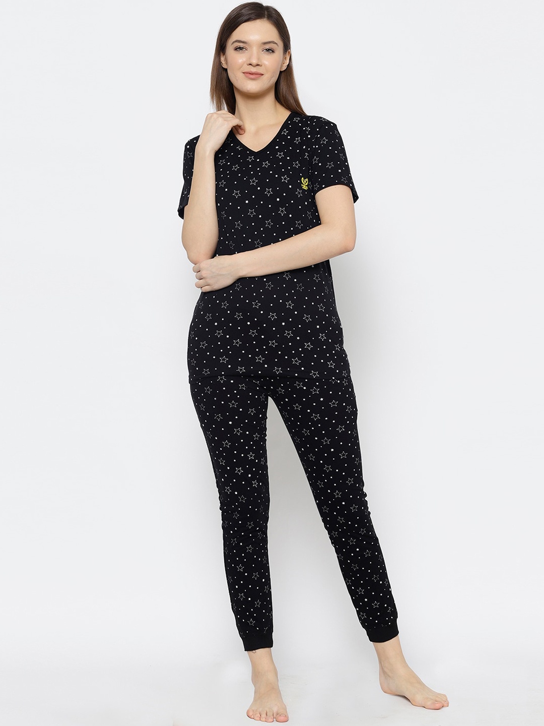 

VIMAL JONNEY Women Black & White Printed Night Suit PRT_1BLK_V_F4_02