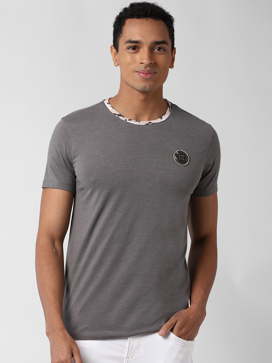 

Peter England Casuals Men Grey Solid Round Neck T-shirt