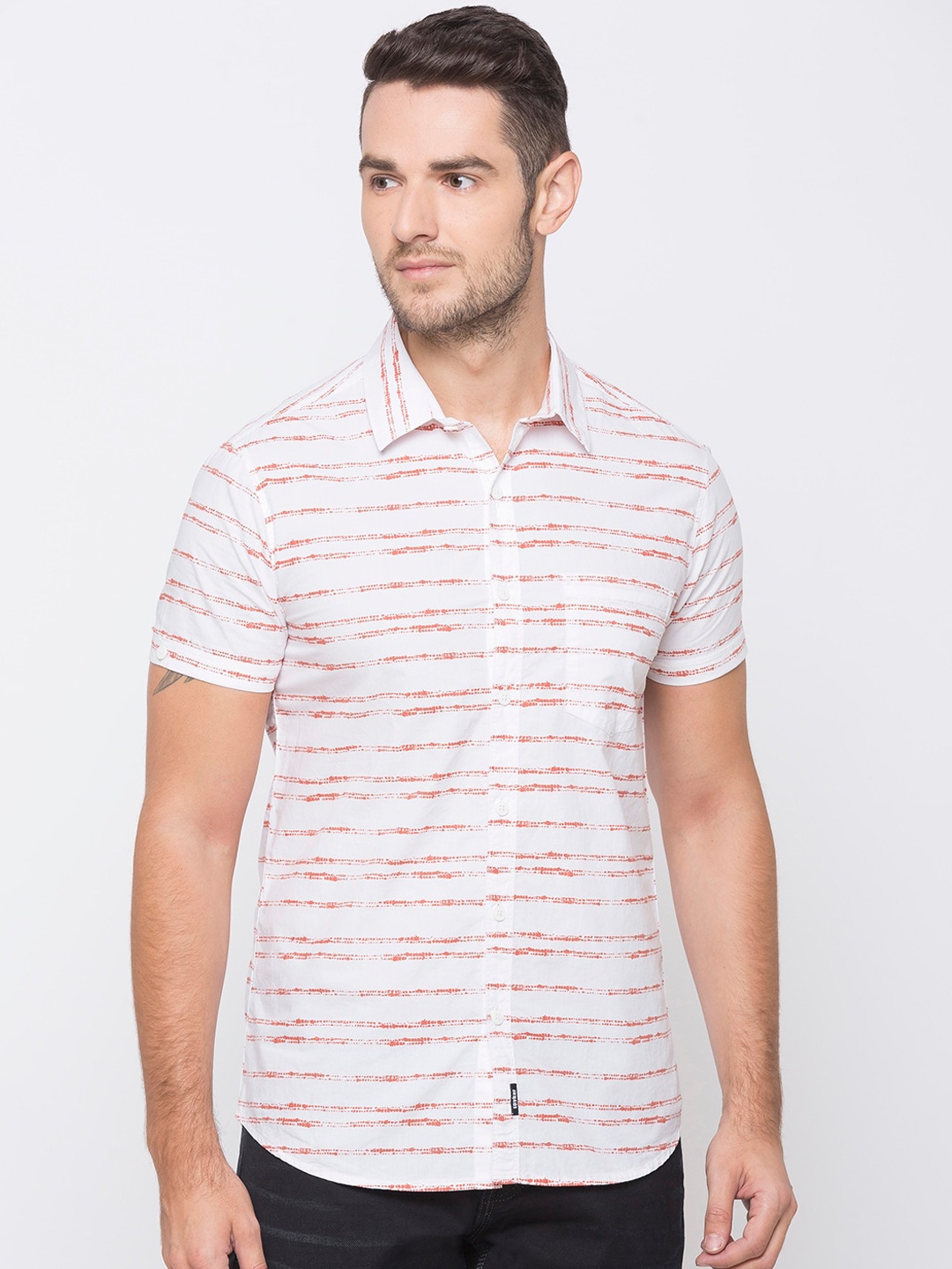 

SPYKAR Men White & Peach-Coloured Slim Fit Printed Cotton Casual Shirt