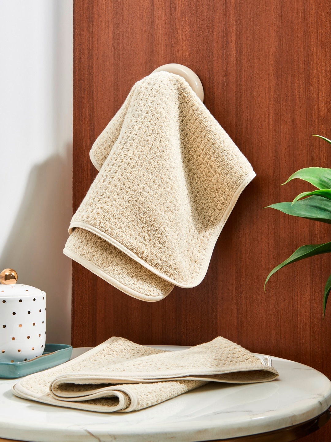 

DDecor Set Of 2 Beige Solid 550 GSM Hand Towels