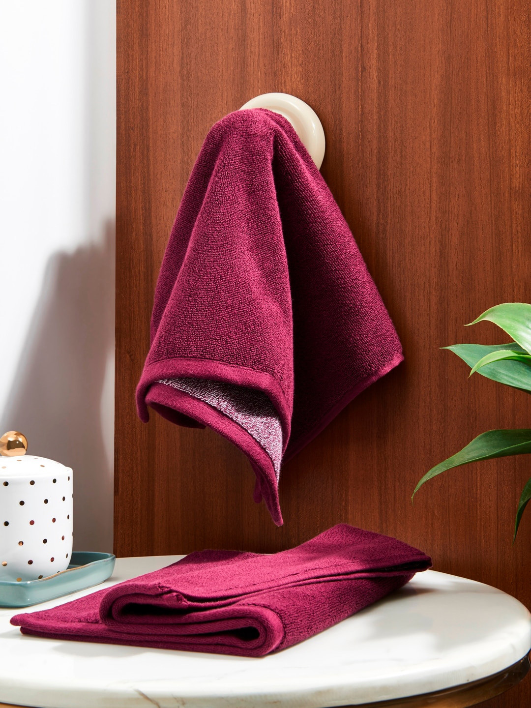 

DDecor Set of 2 Fuchsia Pink Solid 600 GSM Cotton Hand Towels