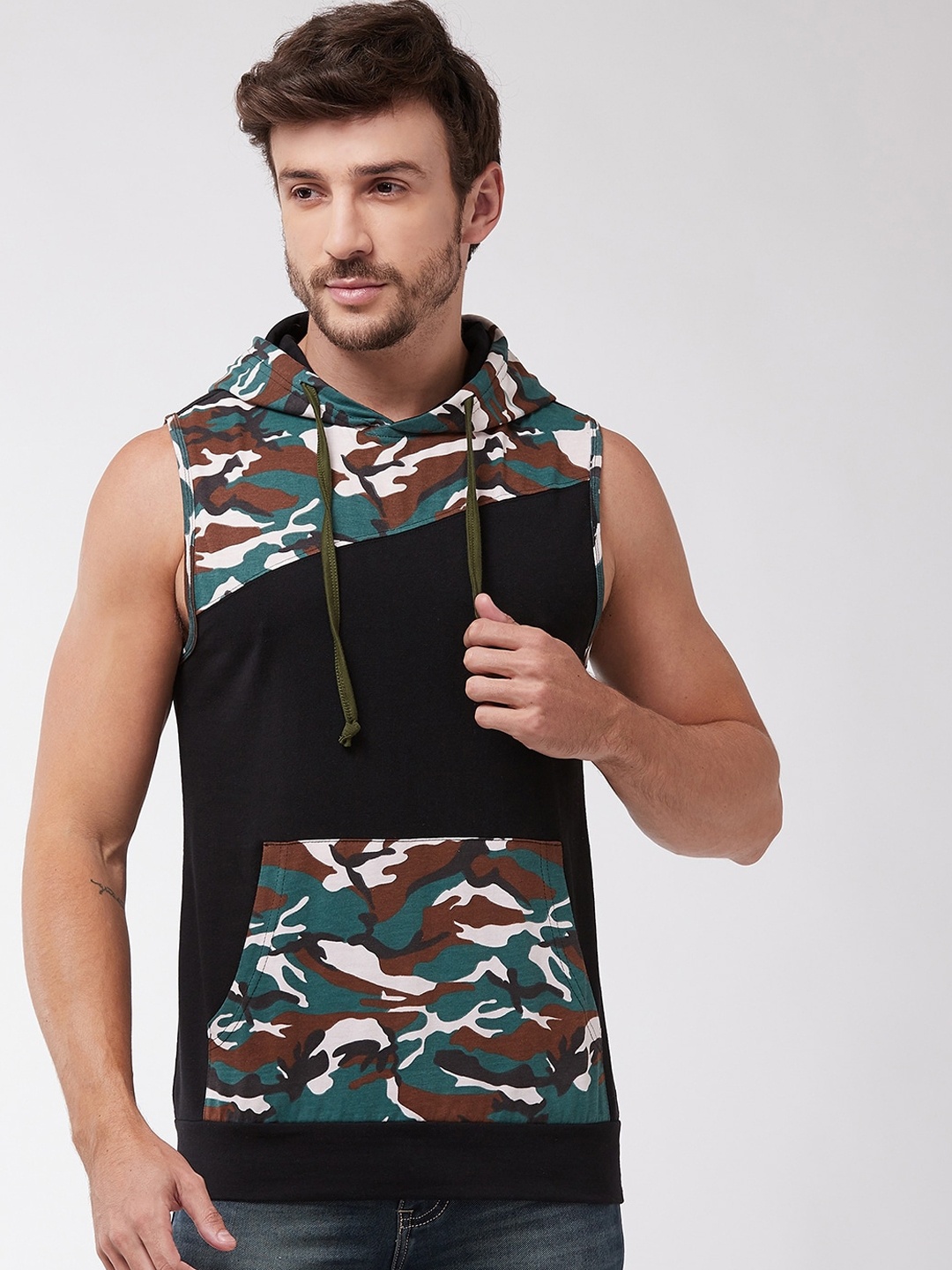 

GRITSTONES Men Black & Green Printed Hood T-shirt