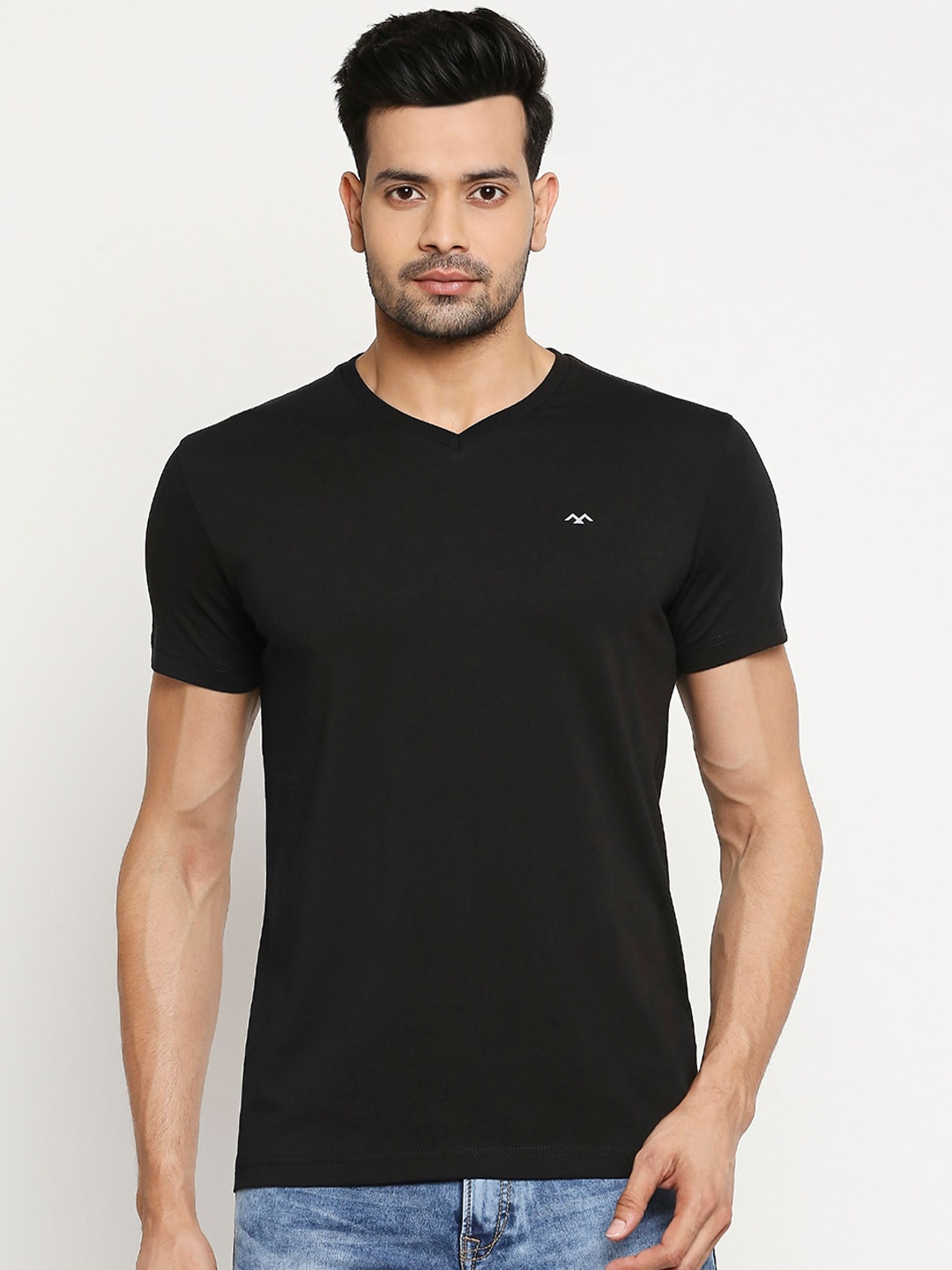 

Mufti Men Black Solid V-Neck T-shirt