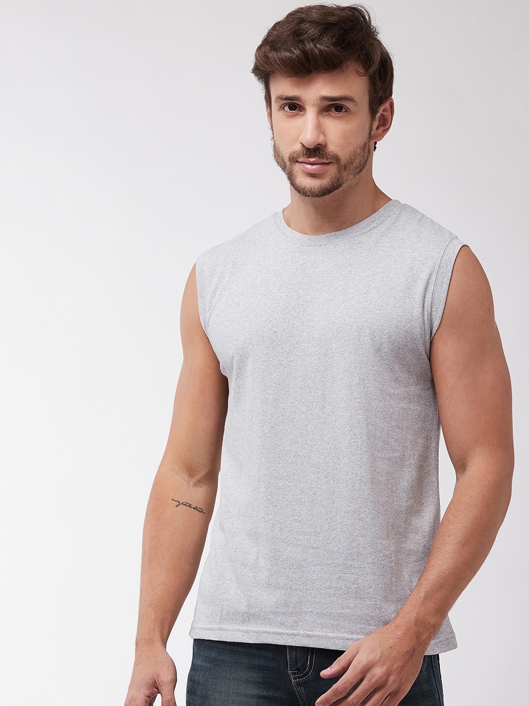 

GRITSTONES Men Grey Solid Round Neck T-shirt