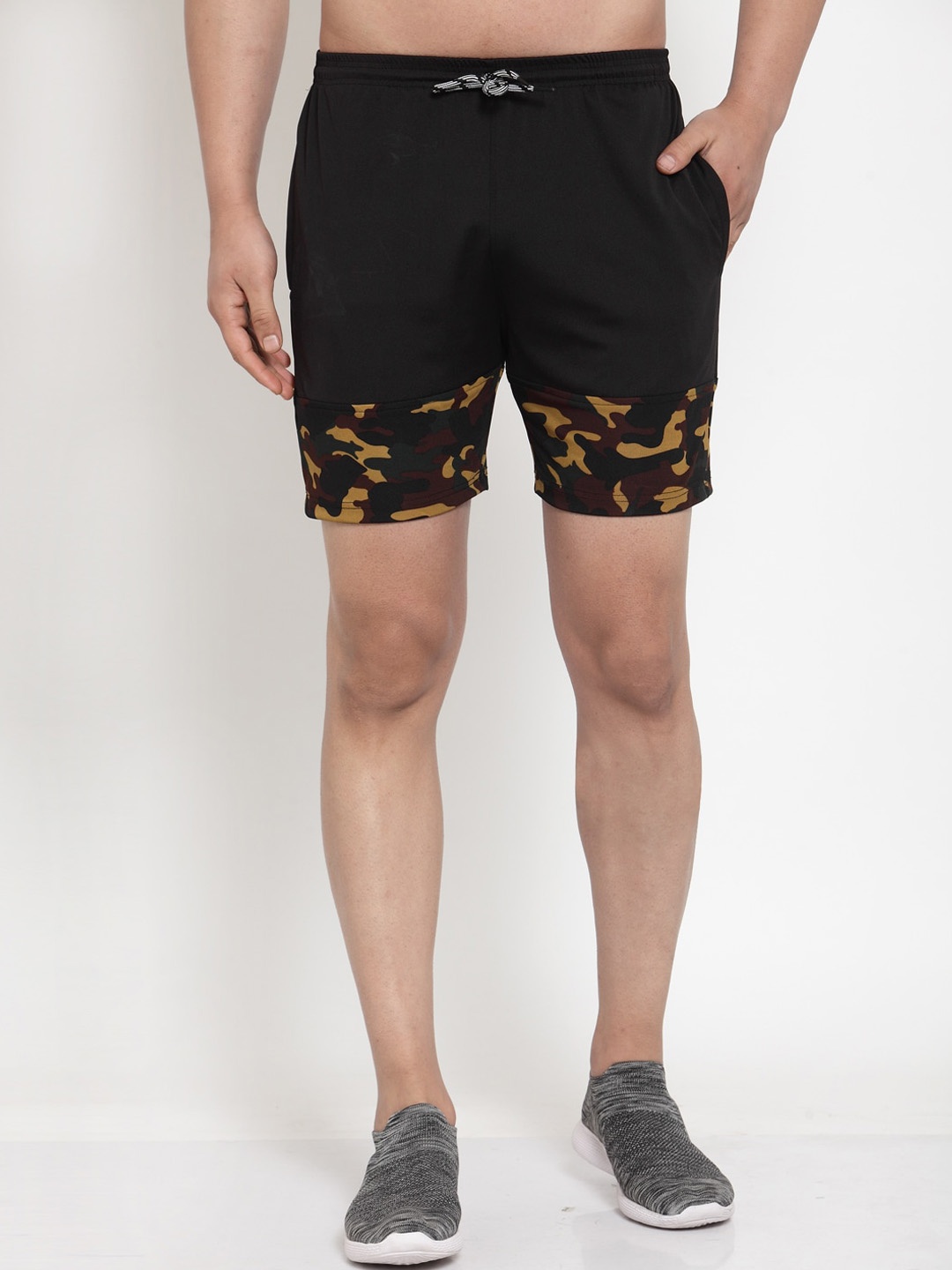 

KLOTTHE Men Black Printed Regular Fit Regular Shorts