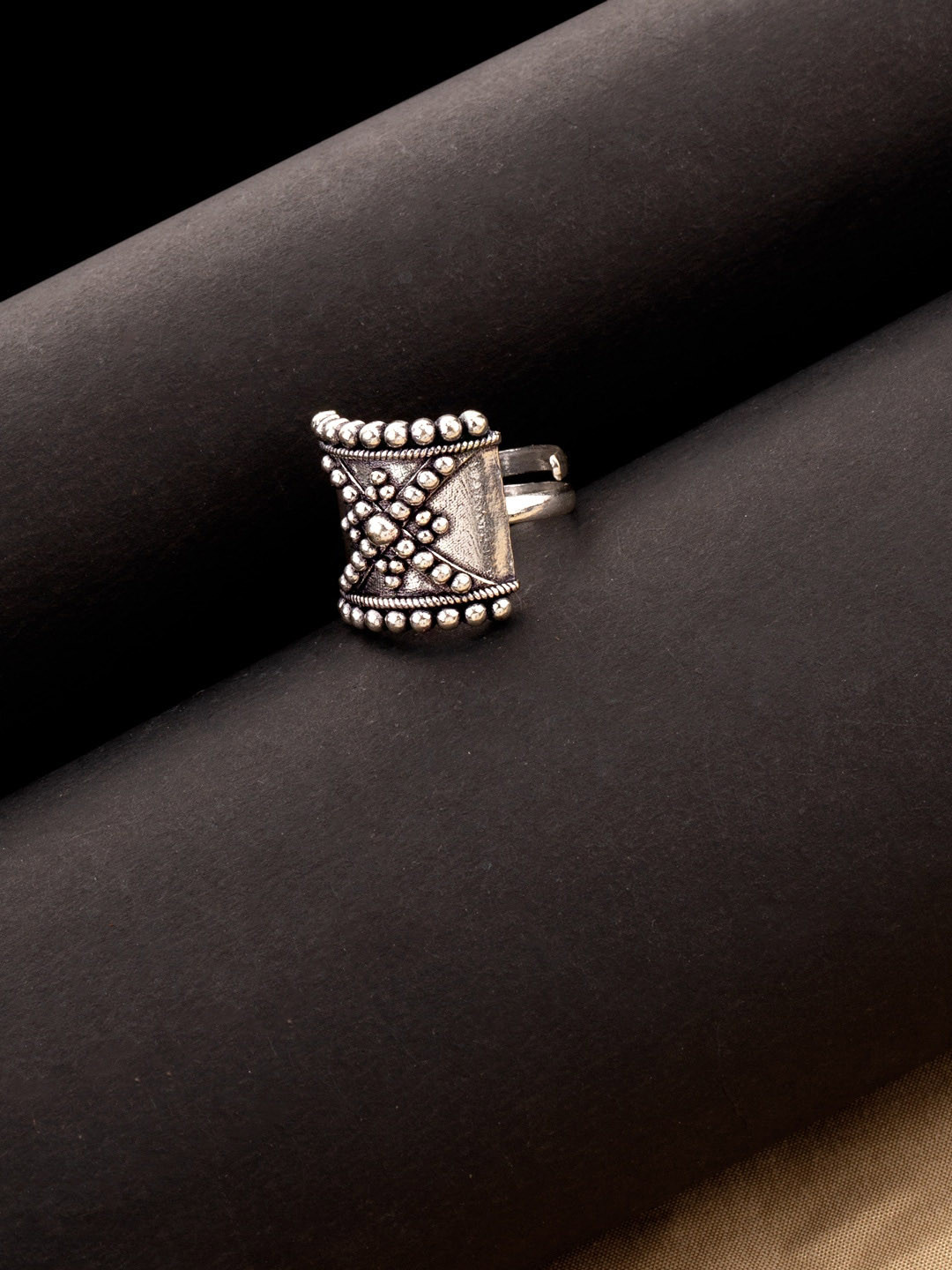 

Voylla Oxidised Silver-Plated Adjustable Finger Ring