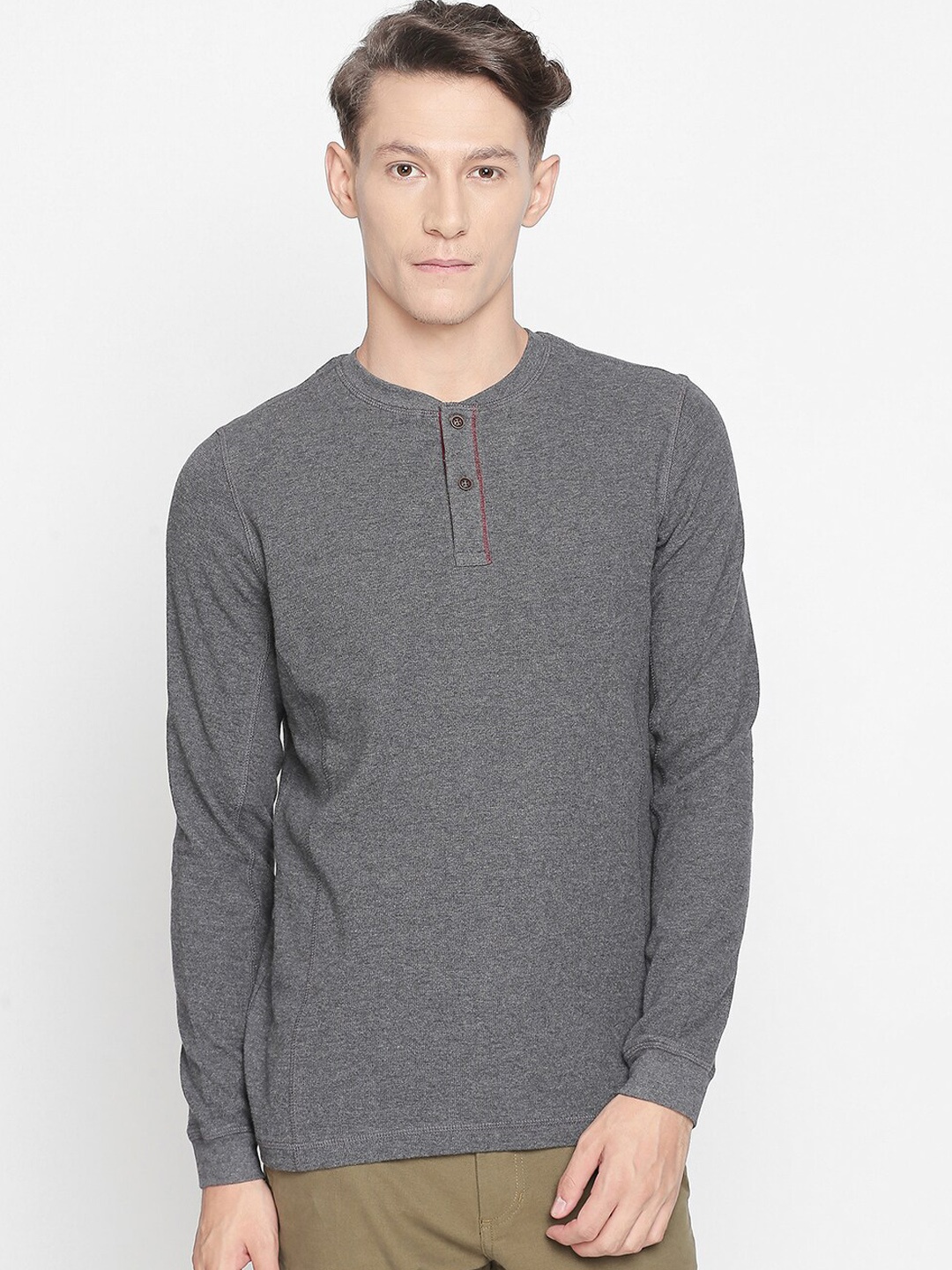 

Basics Men Grey Solid Round Neck T-shirt
