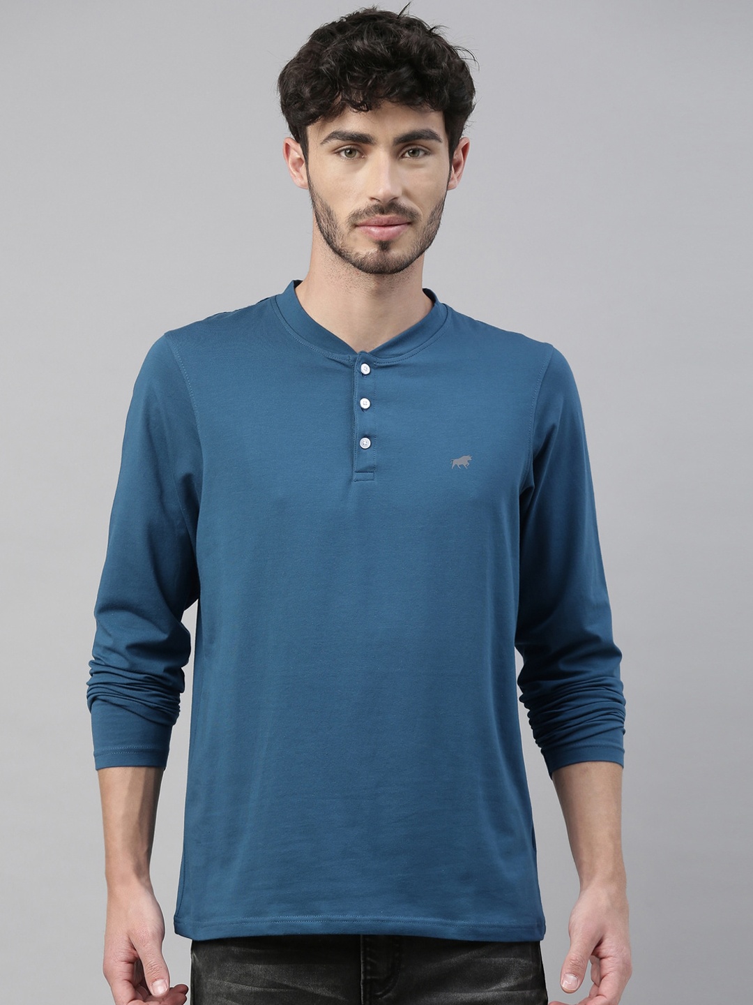 

Bushirt Men Teal Solid Henley Neck Pure Cotton T-shirt