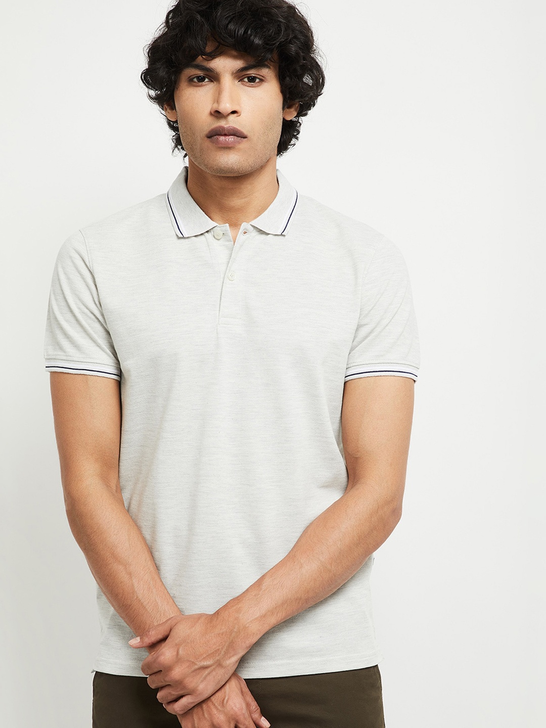 

max Men Off-White Solid Polo Collar T-shirt
