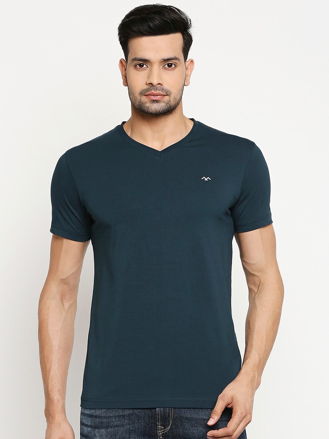 

Mufti Men Teal Solid V-Neck T-shirt
