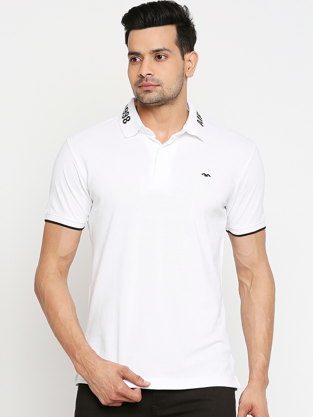 

Mufti Men White Solid Polo Collar T-shirt