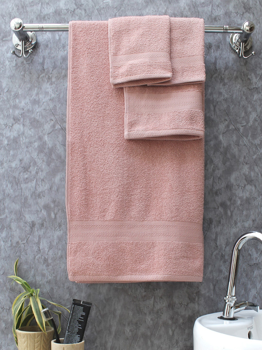 

AVI Living Set Of 4 Peach-Coloured Solid 400 GSM Anti-Microbial Towels Set