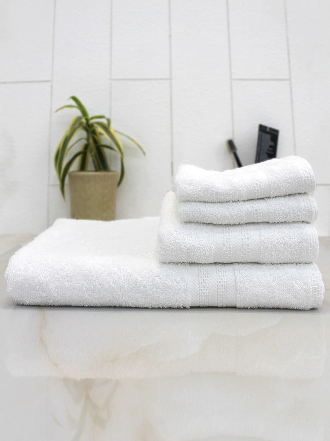 

AVI Living White Set Of 4 Solid Quick-Dry 400 GSM Anti-Microbial Towels