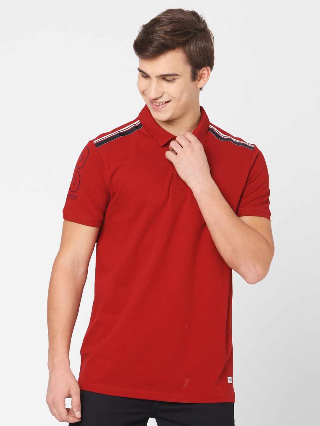 

SPYKAR Men Red Solid Round Neck Cotton T-shirt