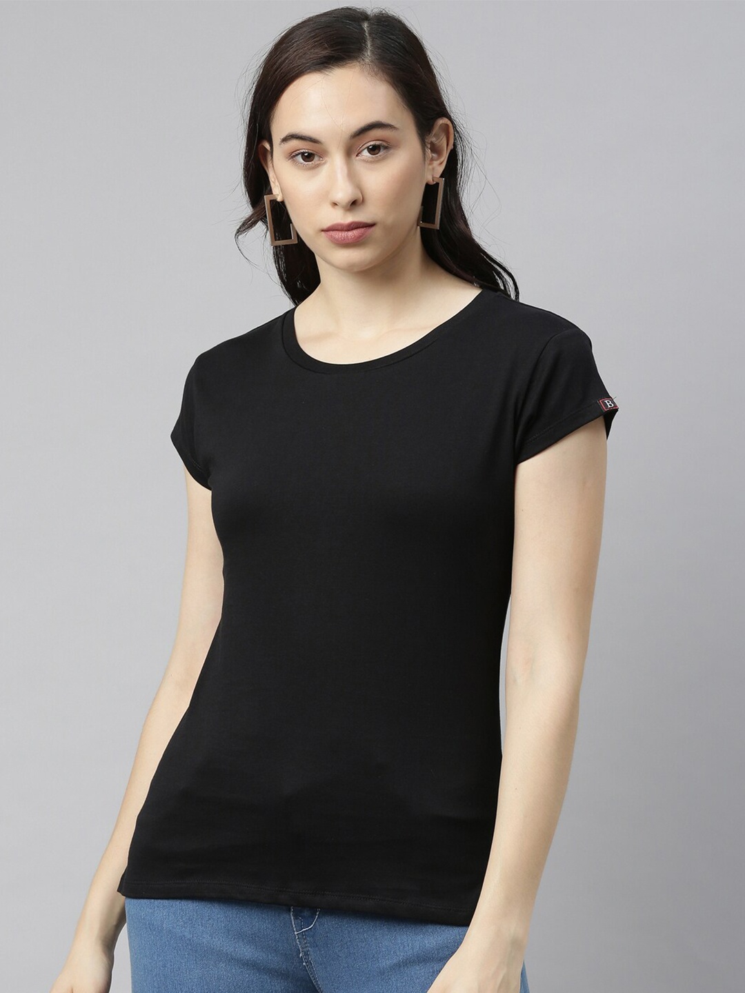 

Bushirt Women Black Pure Cotton Solid Round Neck T-shirt