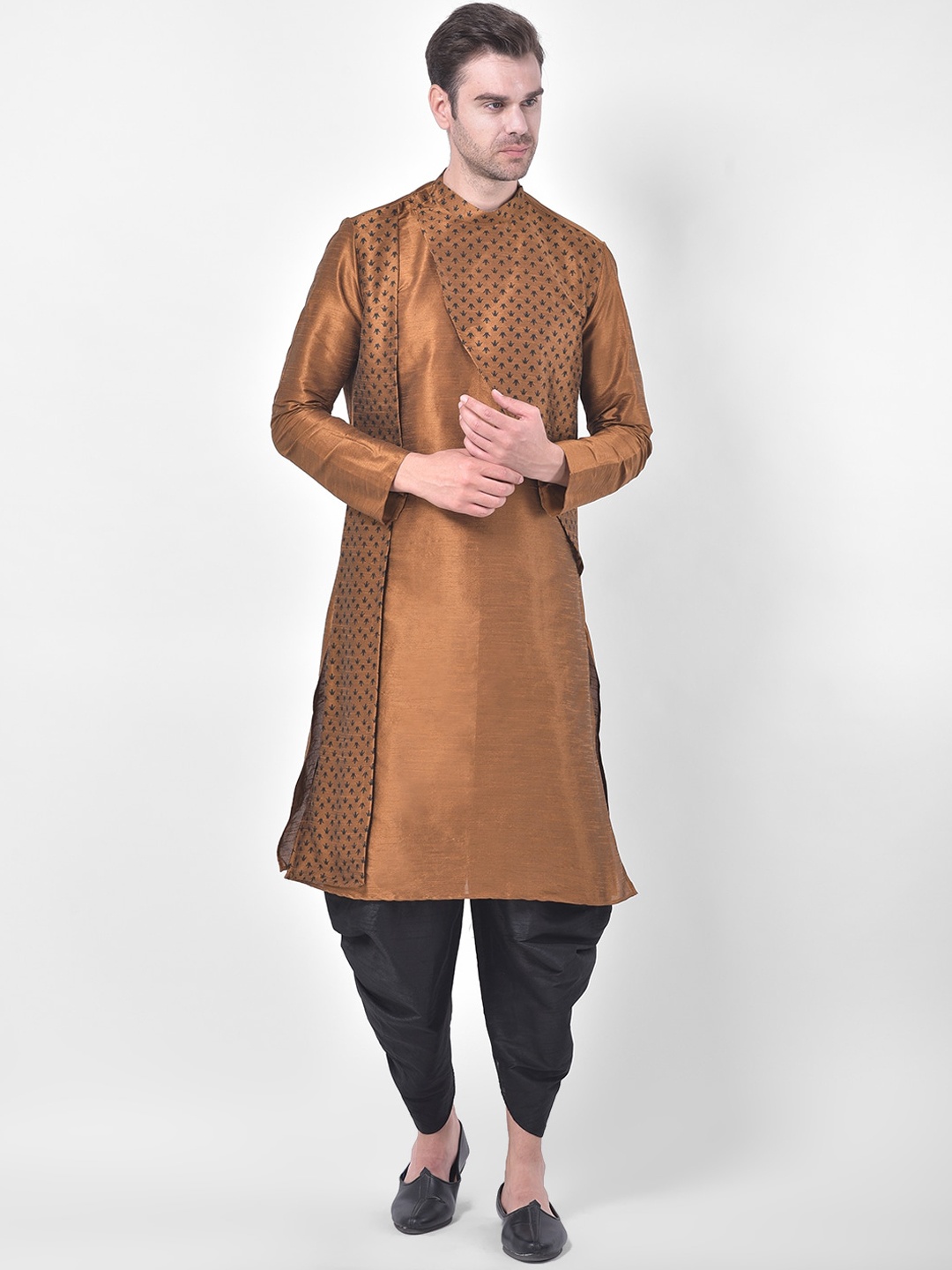 

DEYANN Men Copper-Toned & Black Floral Printed Angrakha Kurta with Patiala